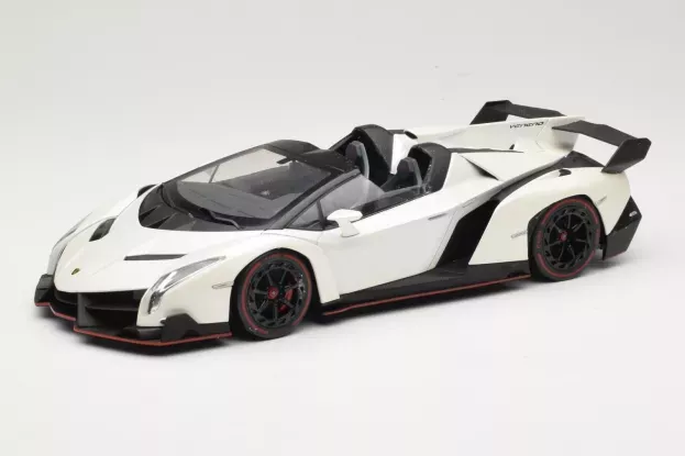 Kyosho Lamborghini Veneno Roadster Spider 2013 1:18 09502W